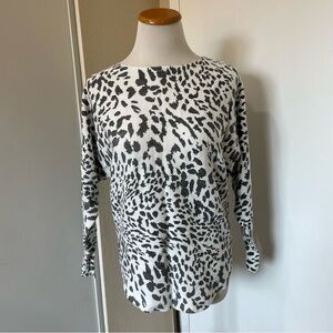 5 FOR $25 SALE 💗 Sweater Animal Print Boat Neck Bat Wing